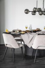 Eleonora Eettafel Aron ovaal 200x110 - zwart